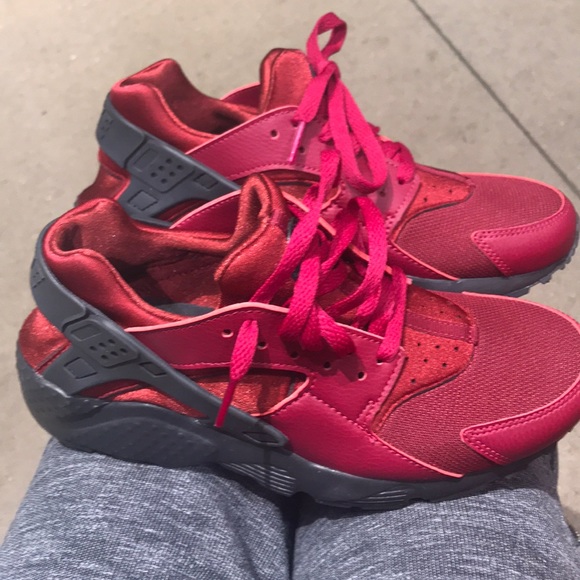 🔥 Nike Air Huarache “Red October” – 2 Pairs Available! 🔥 - Picture 5 of 6